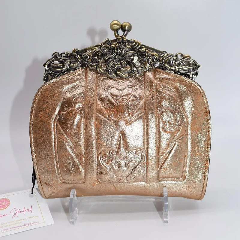 Luxury Bags Patricia Nash Rosaria Clutch in Glitter Metallic Grab Your Favorite Handbags At Discounted Prices Luxury Bags Patricia Nash Rosaria Clutch in Glitter Metallic Grab Your Favorite Handbags At Discounted Prices